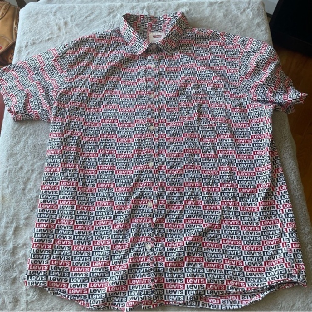 Levi's Men's Black and White Logo Shirt size Large